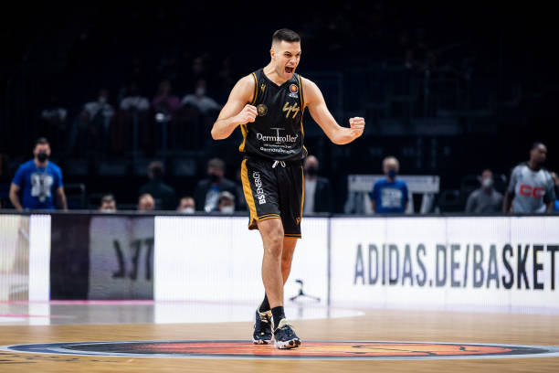 在这个背景 在这个背景