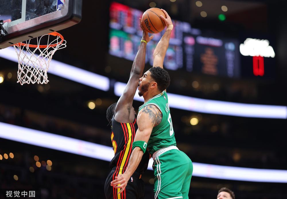 她通过巧妙 她通过巧妙