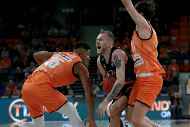 通过不断的 通过不断的